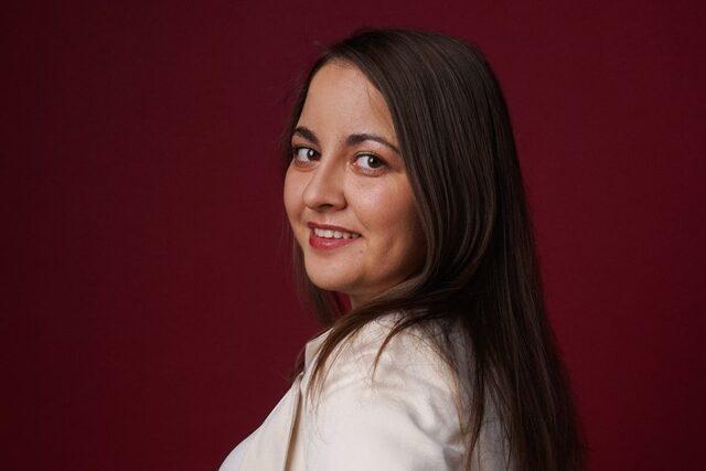 Алена Янушко - биография сценариста, фильмы, проекты, публикации