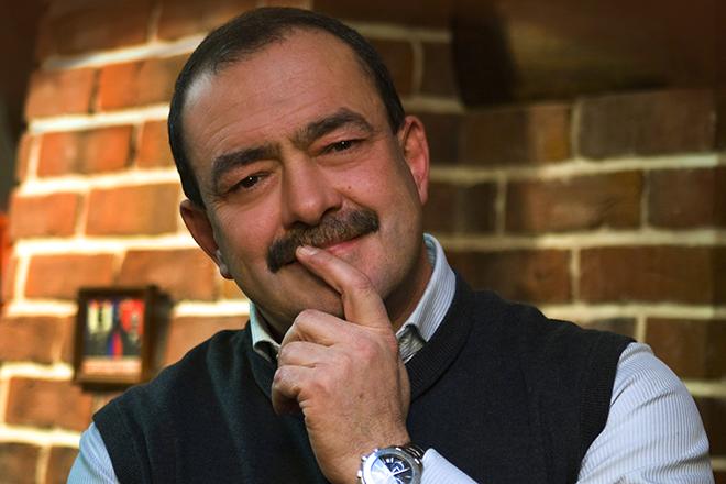 Михаил Кожухов - биография, личная жизнь, жена, дети, фото и последние новости 2023